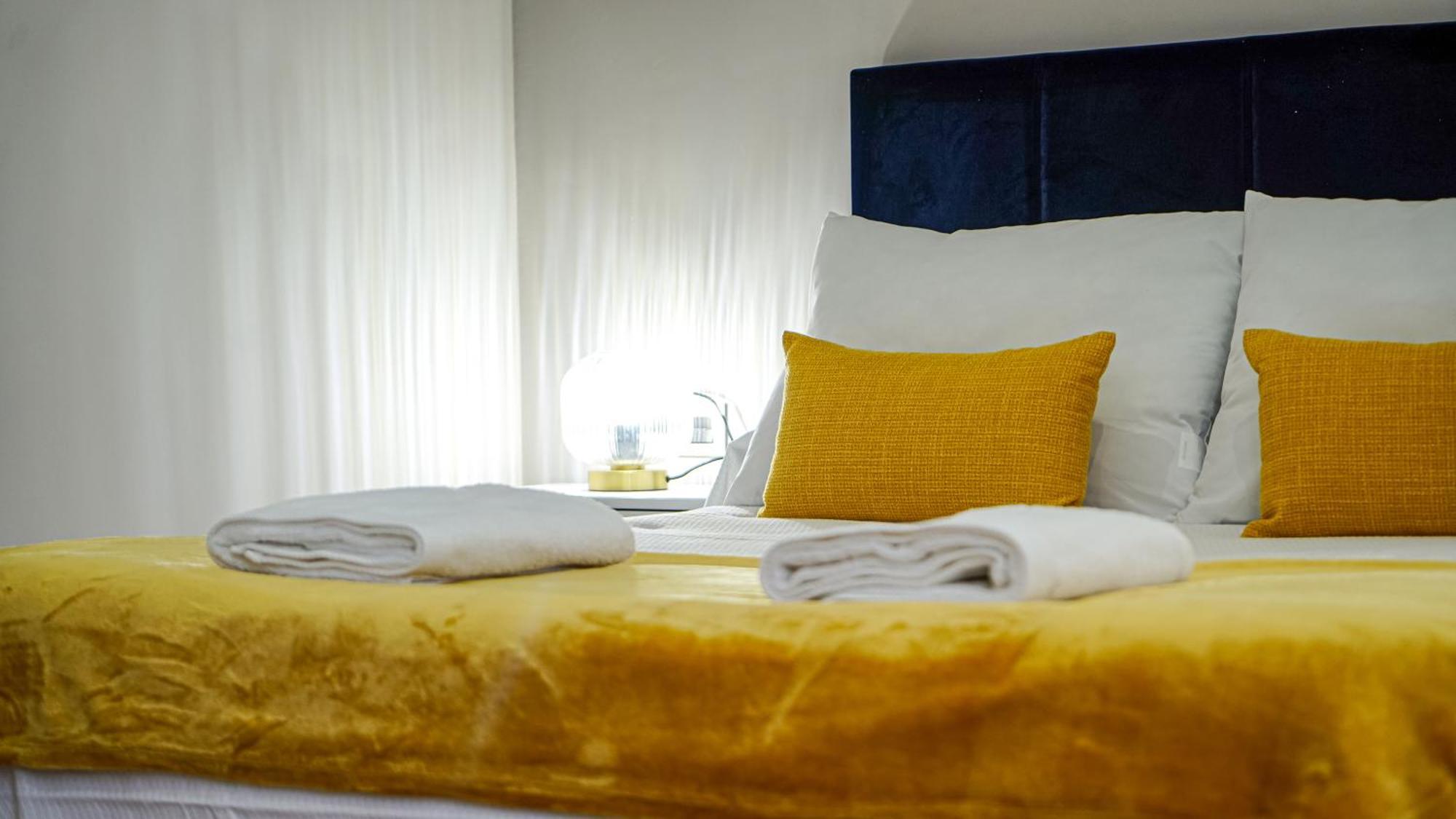 Apartamentos Puente Romano Suites Merida Bagian luar foto