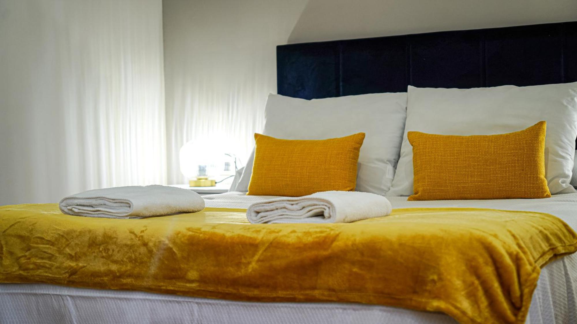 Apartamentos Puente Romano Suites Merida Bagian luar foto