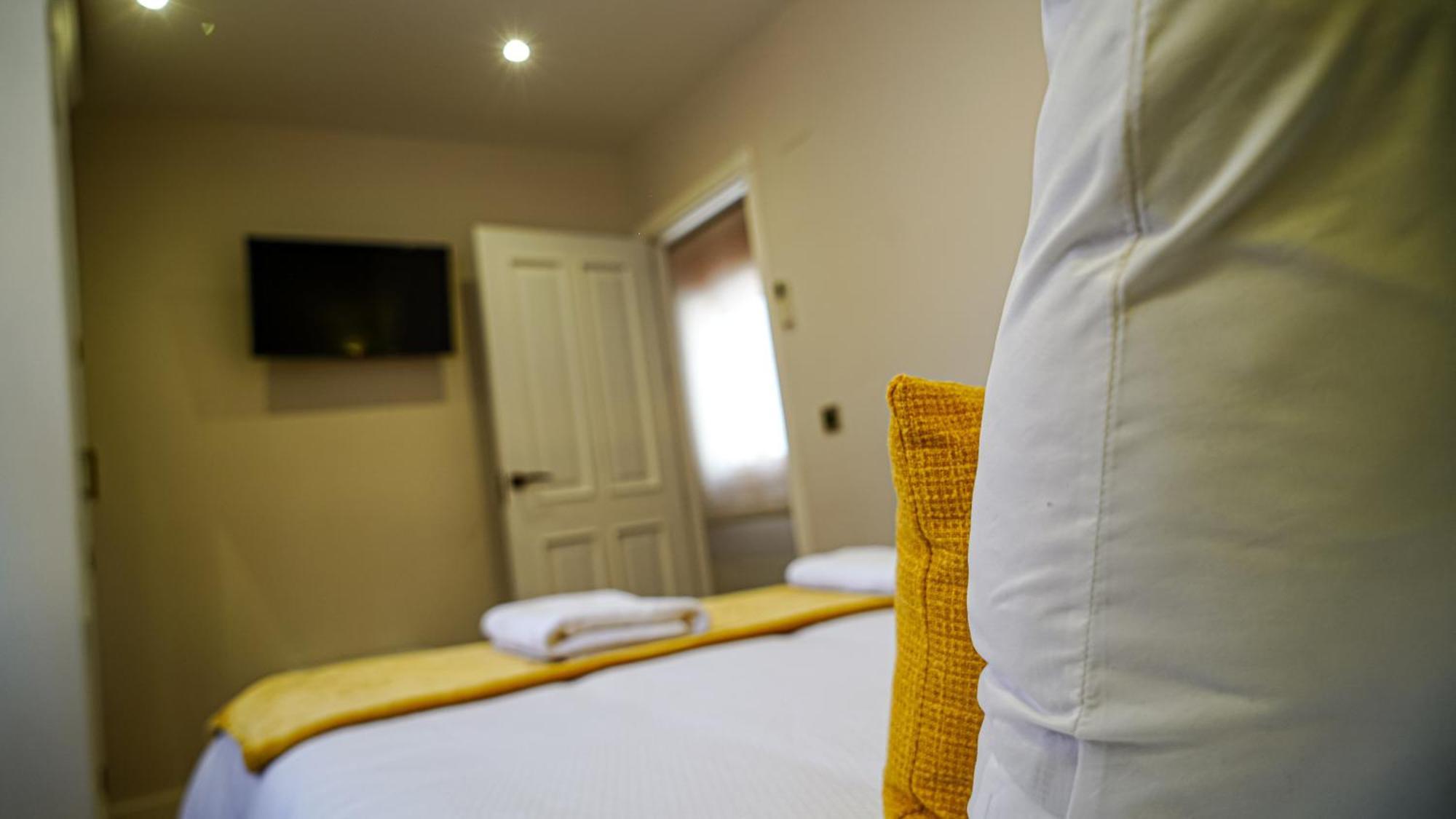 Apartamentos Puente Romano Suites Merida Bagian luar foto