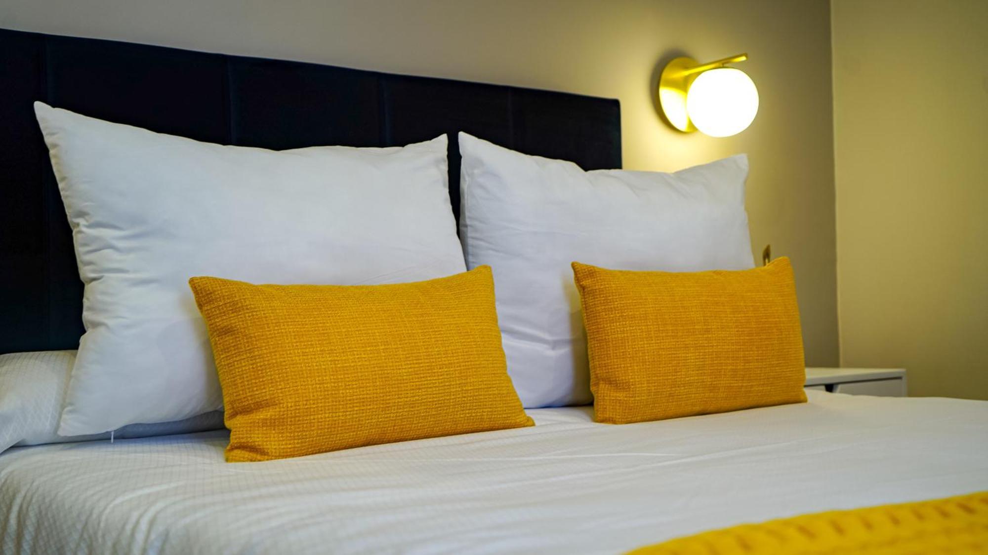 Apartamentos Puente Romano Suites Merida Bagian luar foto