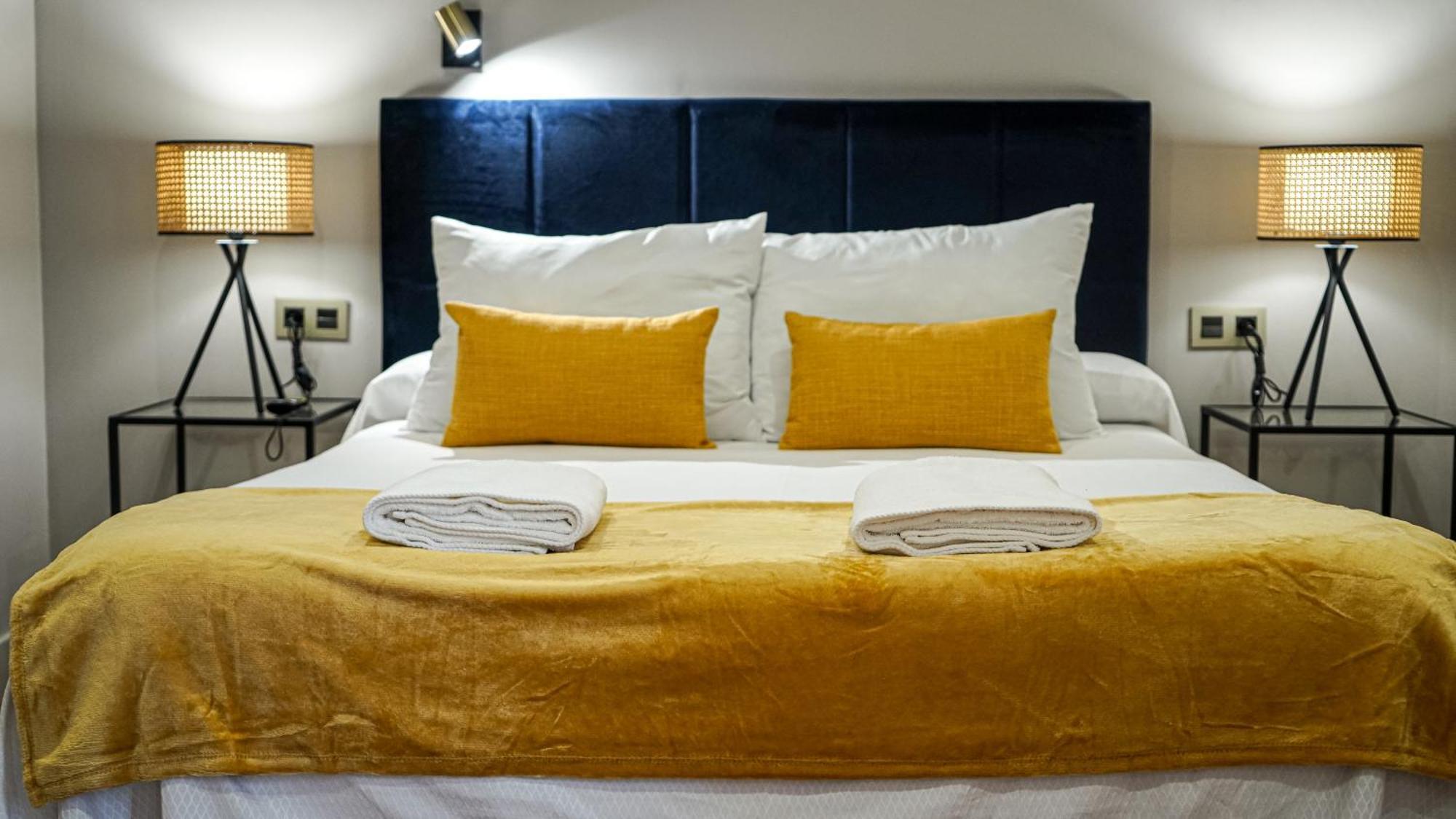 Apartamentos Puente Romano Suites Merida Bagian luar foto
