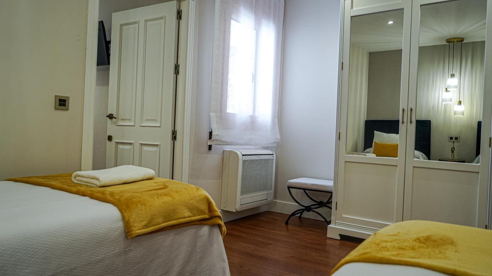 Apartamentos Puente Romano Suites Merida Bagian luar foto