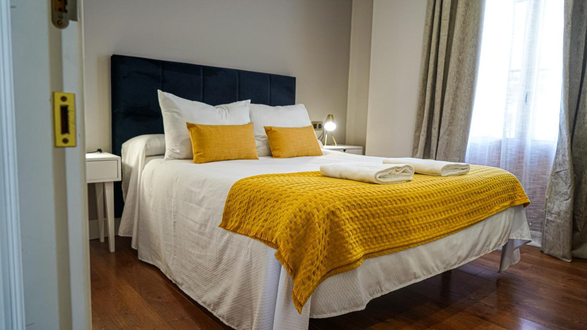 Apartamentos Puente Romano Suites Merida Bagian luar foto