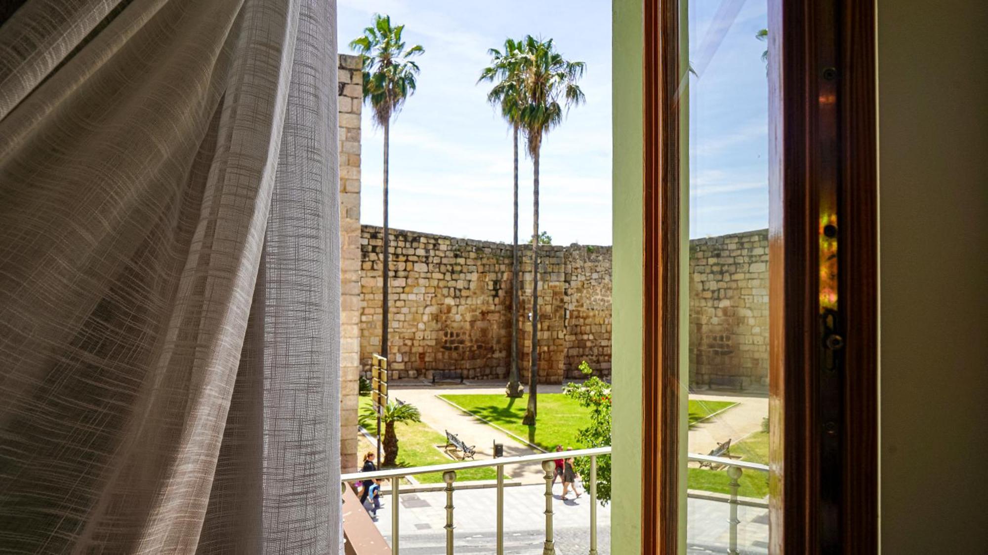 Apartamentos Puente Romano Suites Merida Bagian luar foto