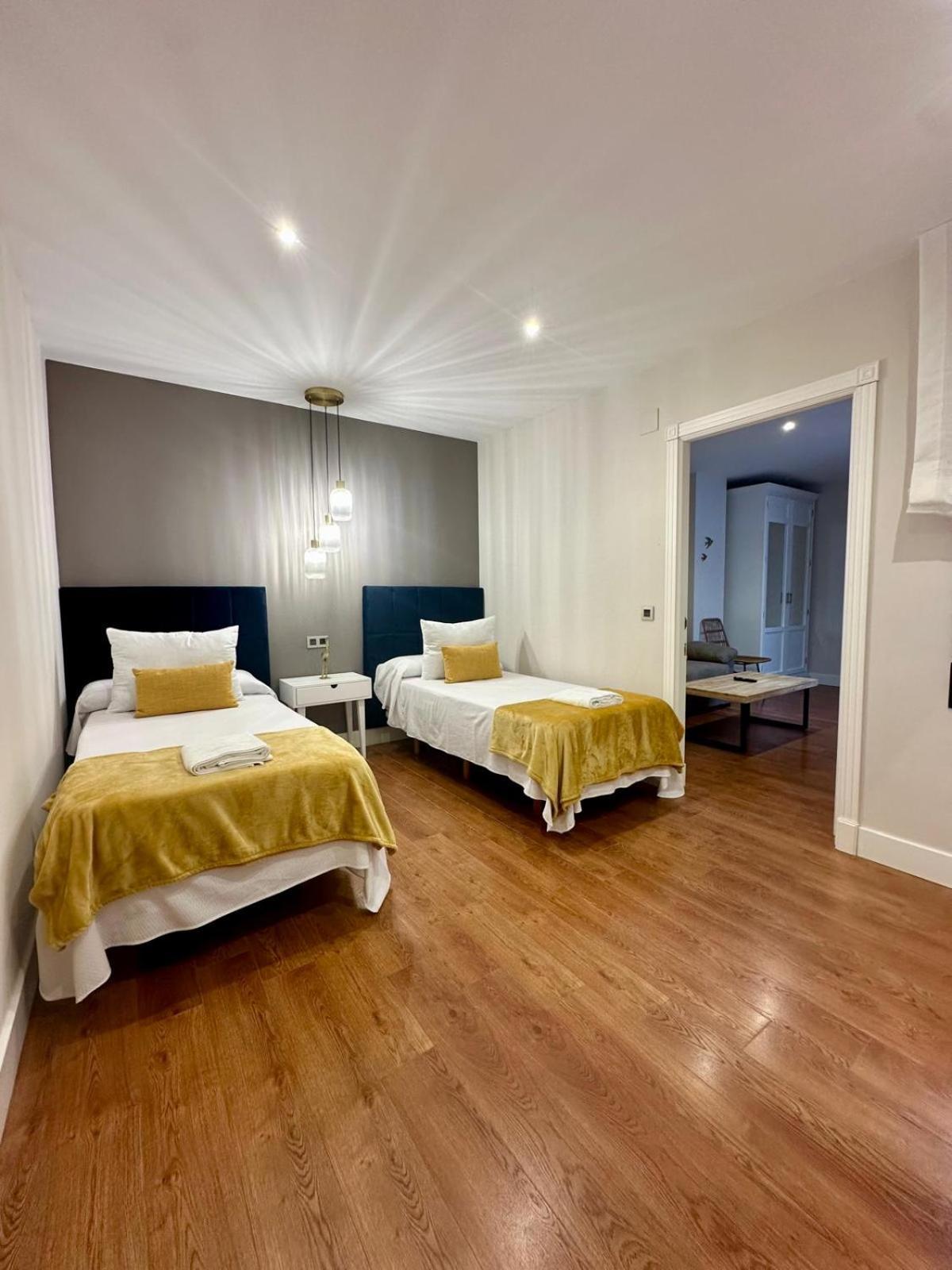 Apartamentos Puente Romano Suites Merida Bagian luar foto